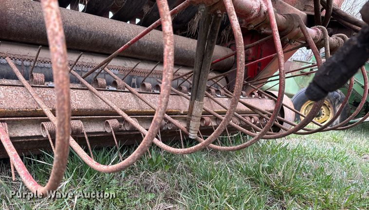 image for item EH5377 Gehl 1500 round baler