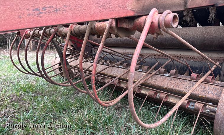 image for item EH5377 Gehl 1500 round baler