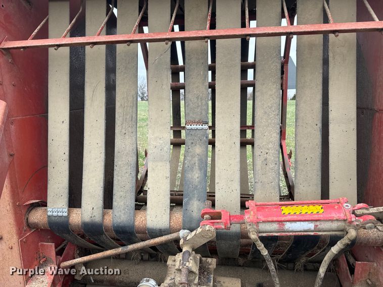 image for item EH5377 Gehl 1500 round baler