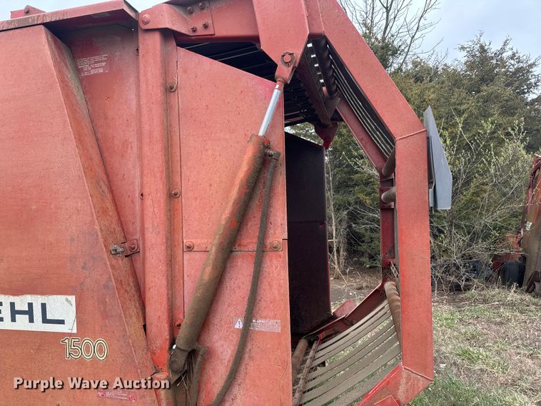 image for item EH5377 Gehl 1500 round baler