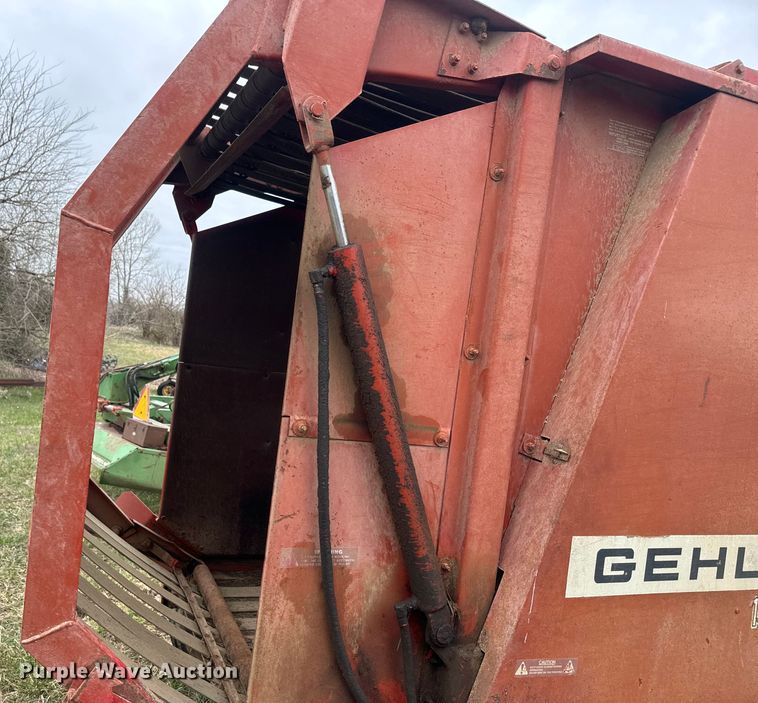 image for item EH5377 Gehl 1500 round baler