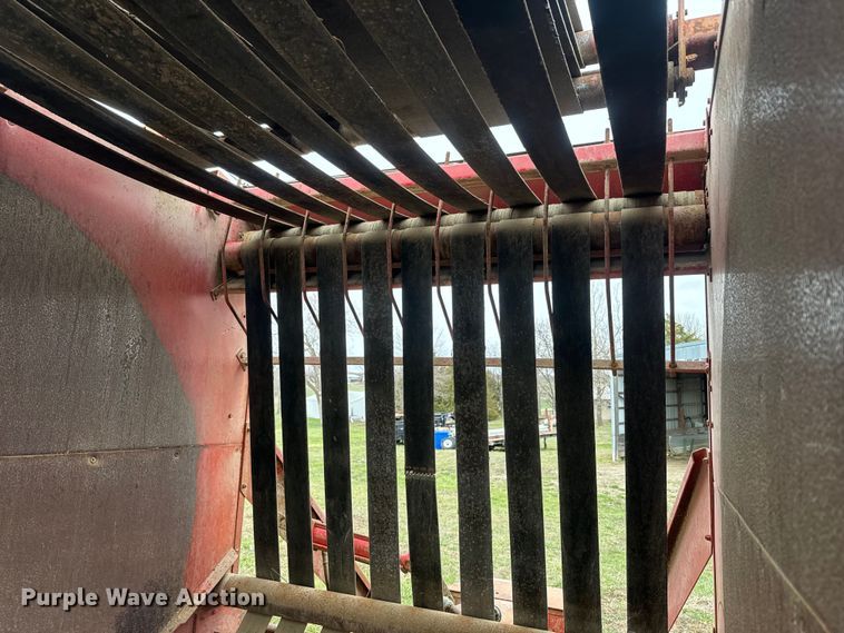 image for item EH5377 Gehl 1500 round baler