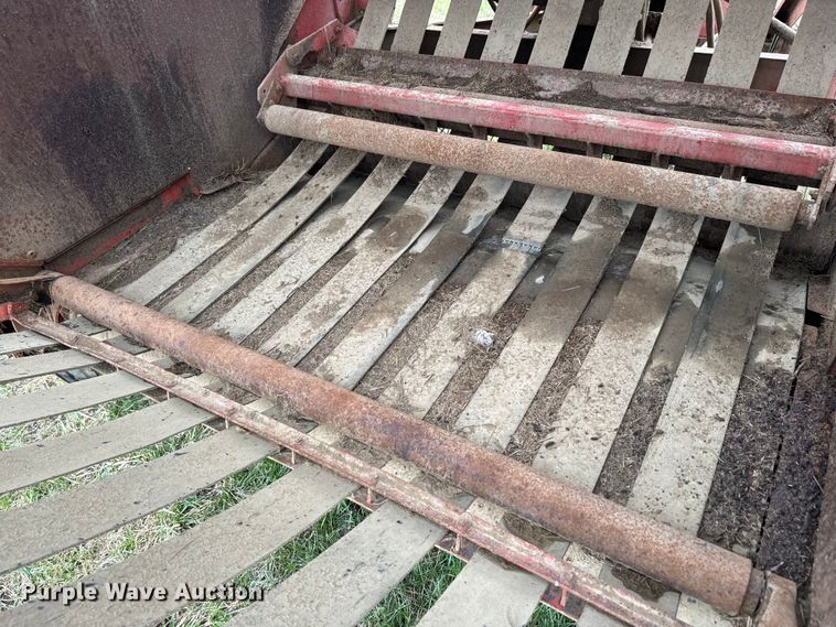 image for item EH5377 Gehl 1500 round baler