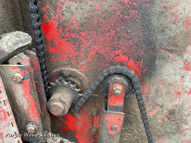 image for item EH5377 Gehl 1500 round baler