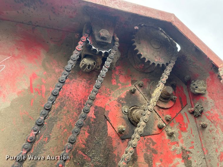 image for item EH5377 Gehl 1500 round baler