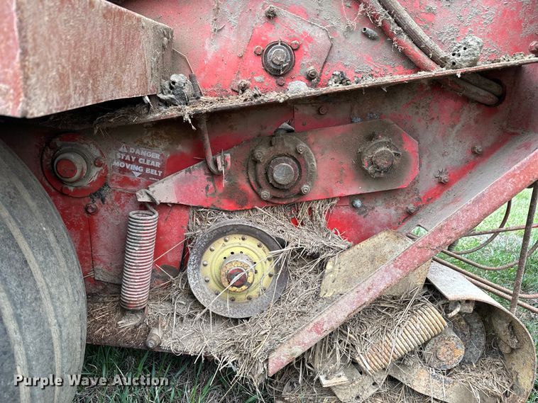 image for item EH5377 Gehl 1500 round baler