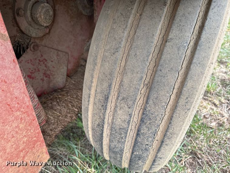 image for item EH5377 Gehl 1500 round baler