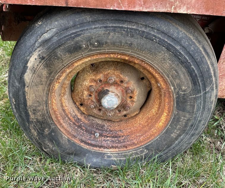 image for item EH5377 Gehl 1500 round baler