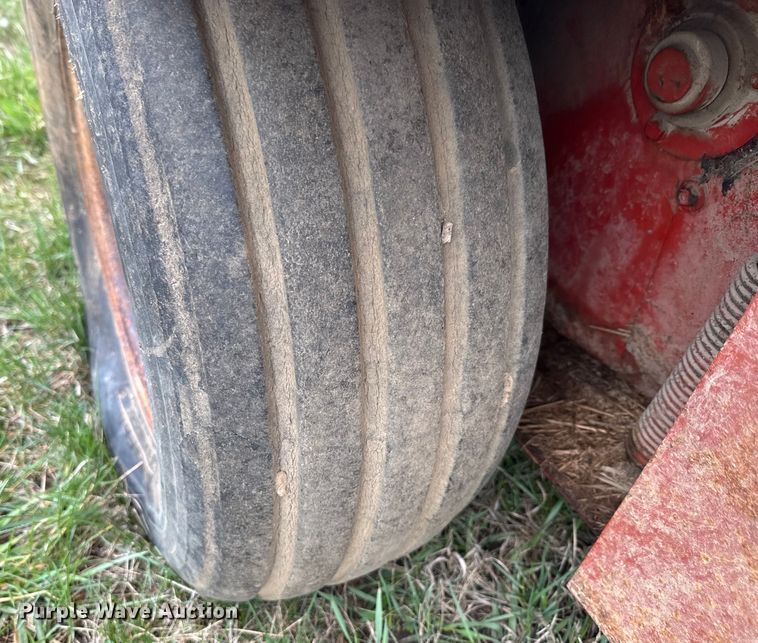 image for item EH5377 Gehl 1500 round baler