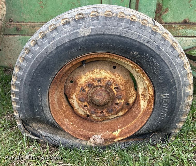 image for item EH5380 John Deere 14T small square baler