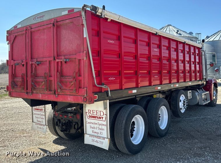 image for item EH5383 1999 Freightliner  FLD grain truck