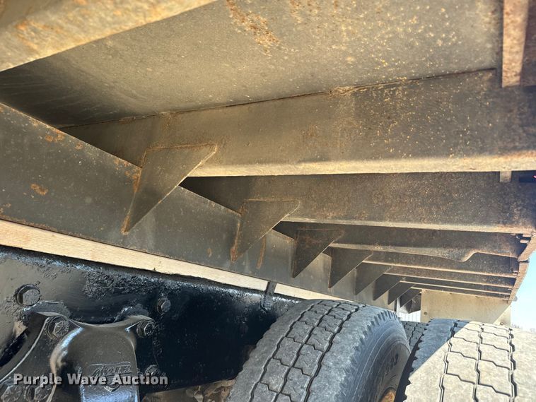 image for item EH5383 1999 Freightliner  FLD grain truck