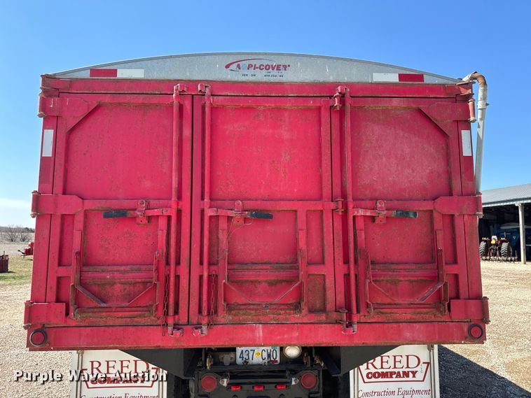 image for item EH5383 1999 Freightliner  FLD grain truck