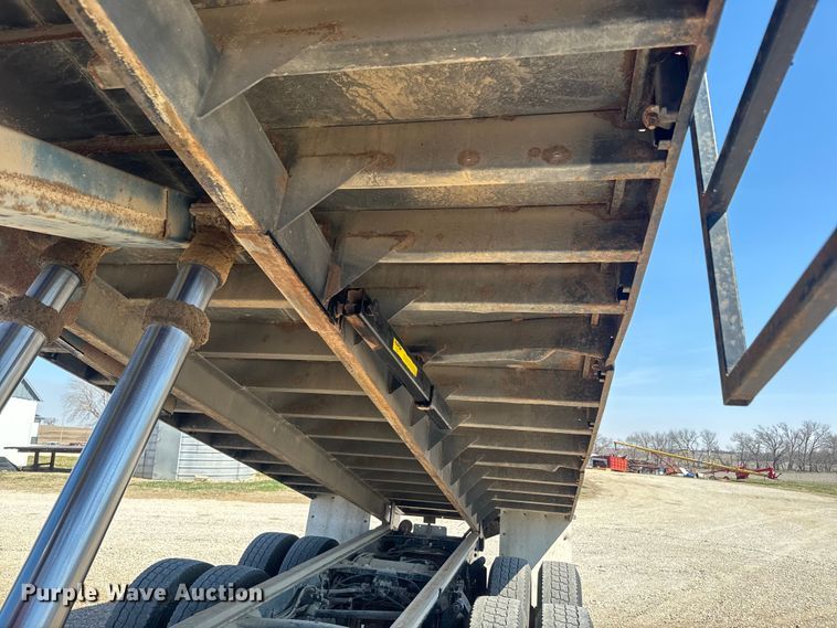 image for item EH5383 1999 Freightliner  FLD grain truck