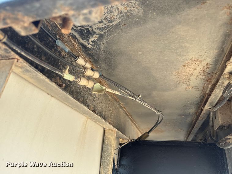 image for item EH5383 1999 Freightliner  FLD grain truck