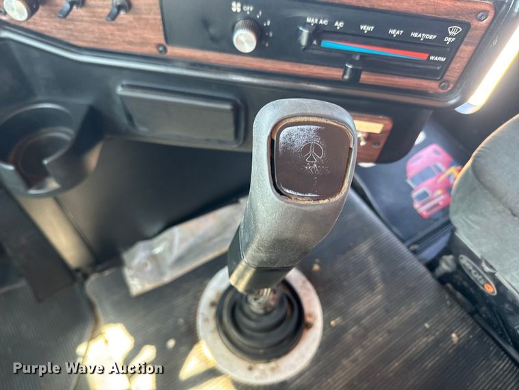 image for item EH5383 1999 Freightliner  FLD grain truck