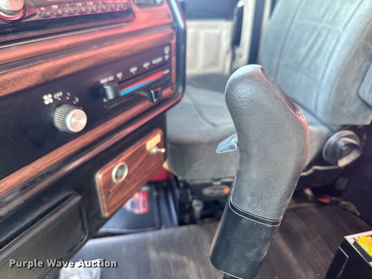 image for item EH5383 1999 Freightliner  FLD grain truck