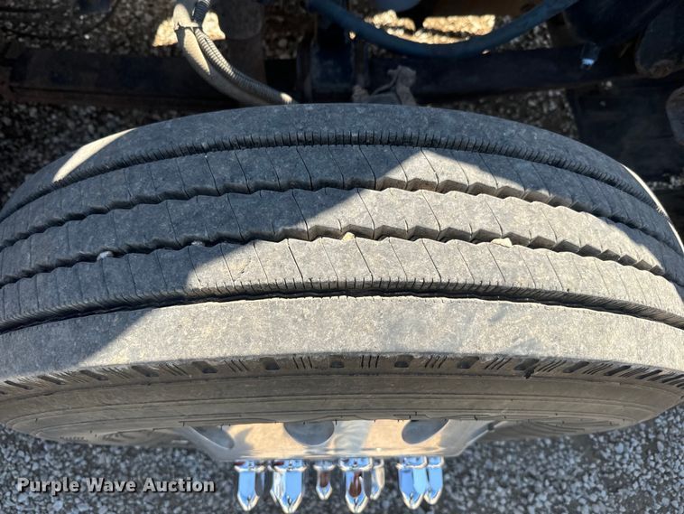 image for item EH5383 1999 Freightliner  FLD grain truck