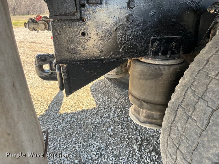 image for item EH5383 1999 Freightliner  FLD grain truck