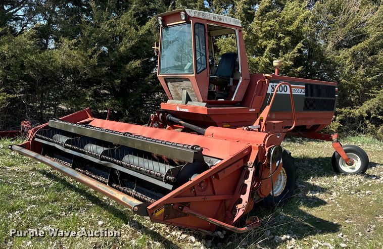 image for item EH5389 1987 Hesston 8200 swather / windrower