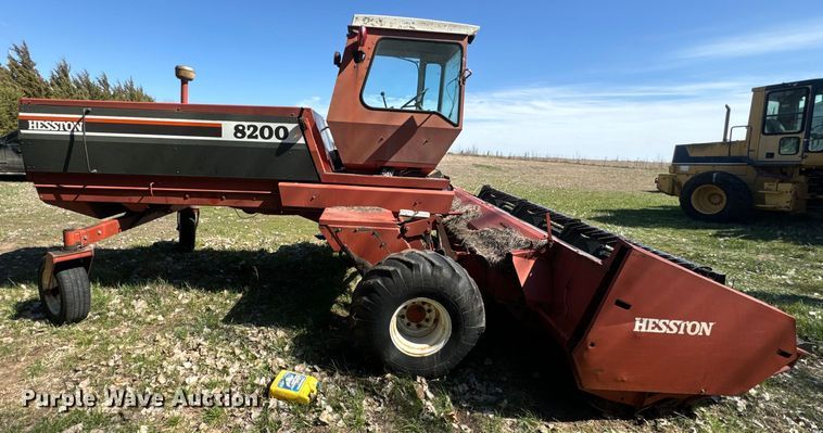 image for item EH5389 1987 Hesston 8200 swather / windrower