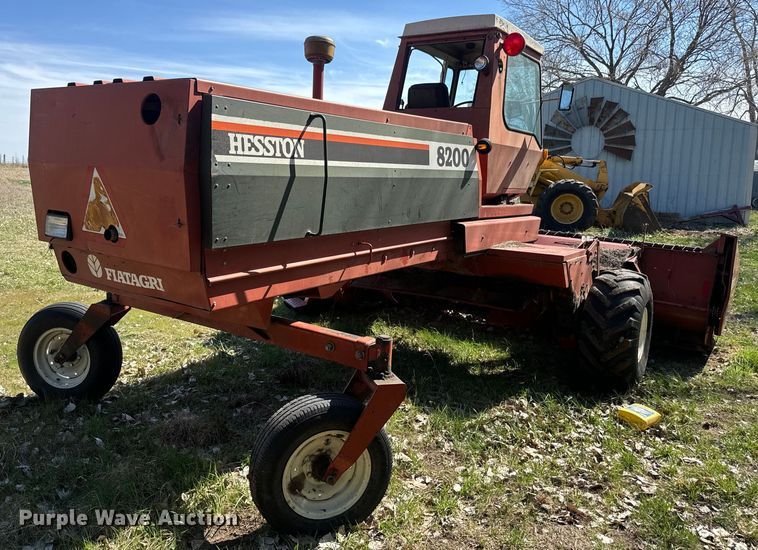 image for item EH5389 1987 Hesston 8200 swather / windrower