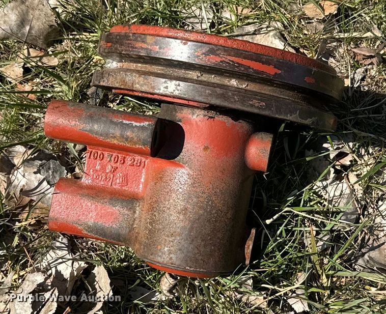 image for item EH5389 1987 Hesston 8200 swather / windrower