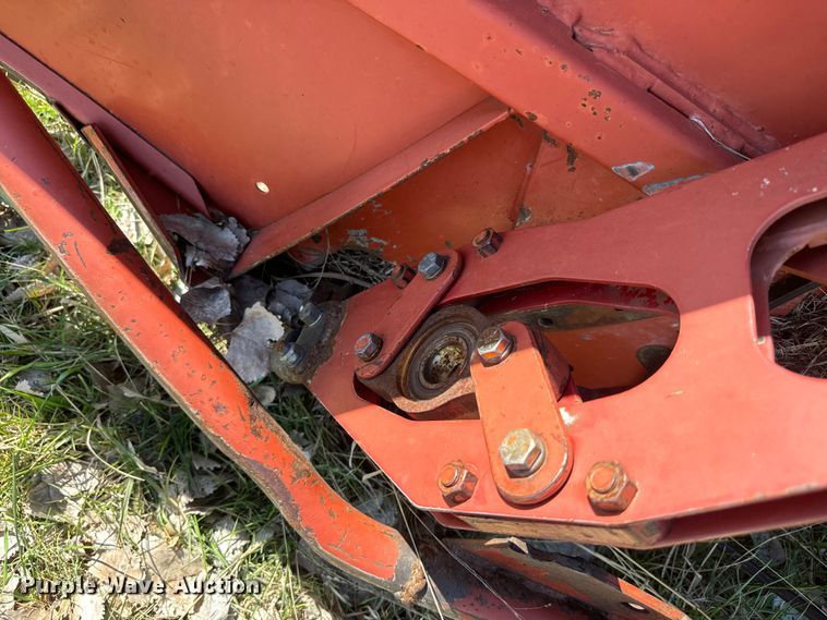 image for item EH5389 1987 Hesston 8200 swather / windrower