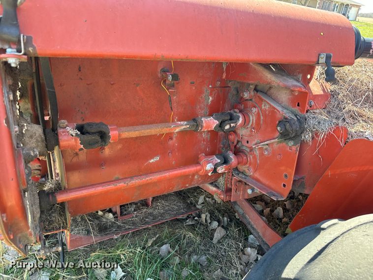 image for item EH5389 1987 Hesston 8200 swather / windrower