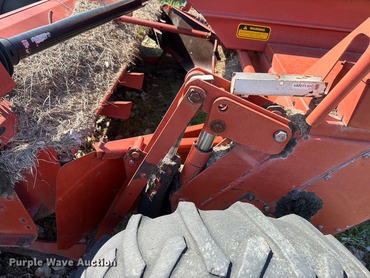 image for item EH5389 1987 Hesston 8200 swather / windrower