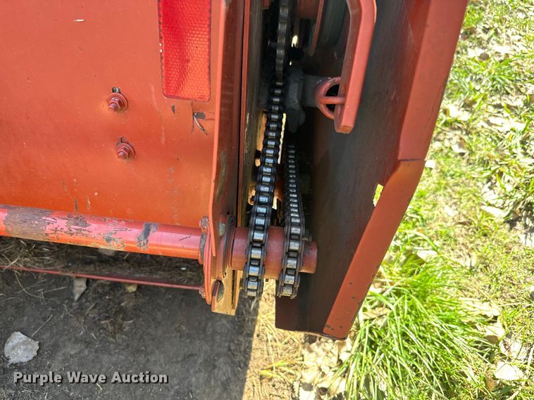 image for item EH5389 1987 Hesston 8200 swather / windrower