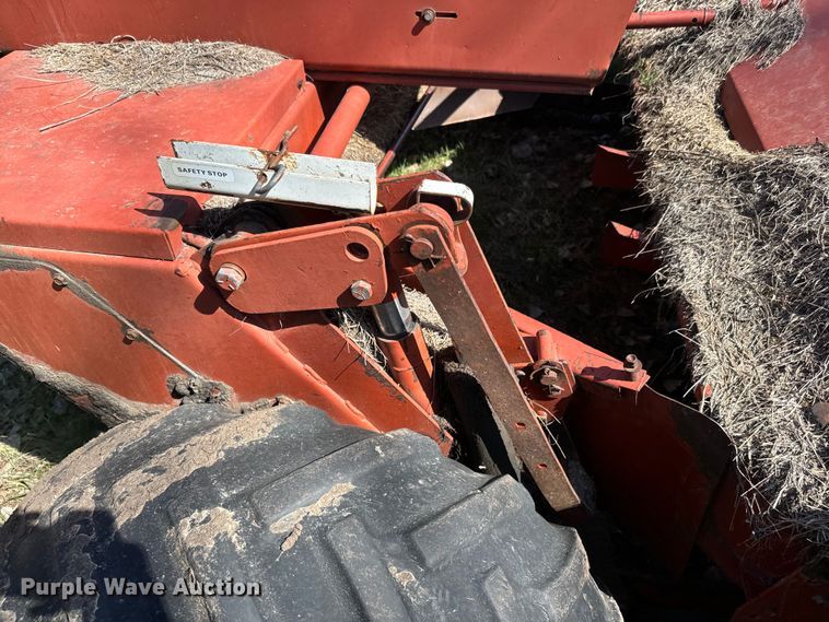 image for item EH5389 1987 Hesston 8200 swather / windrower