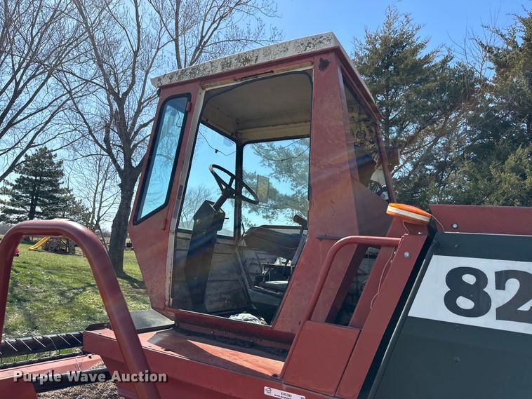 image for item EH5389 1987 Hesston 8200 swather / windrower