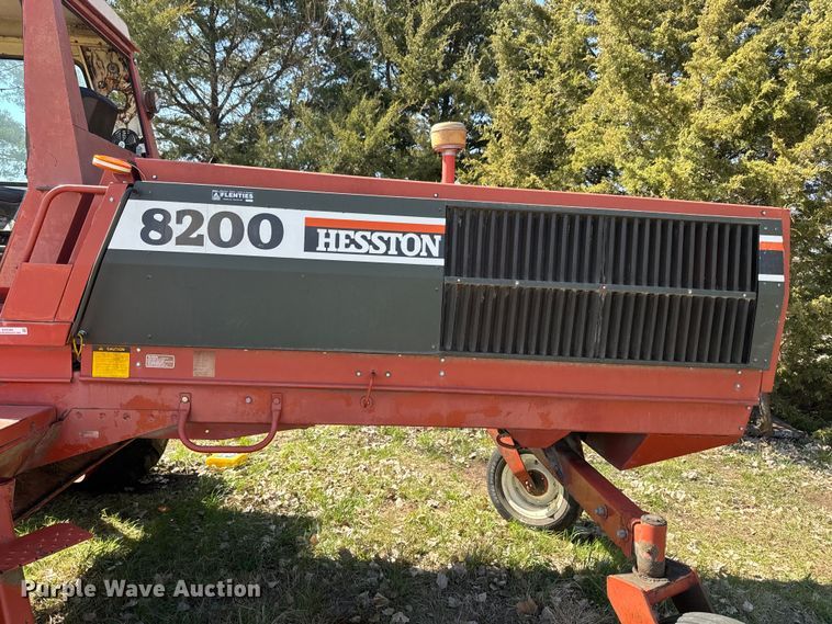 image for item EH5389 1987 Hesston 8200 swather / windrower