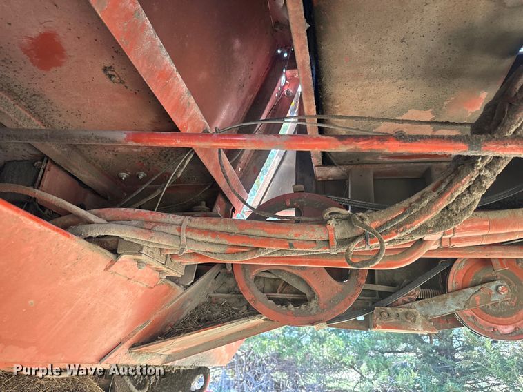 image for item EH5389 1987 Hesston 8200 swather / windrower