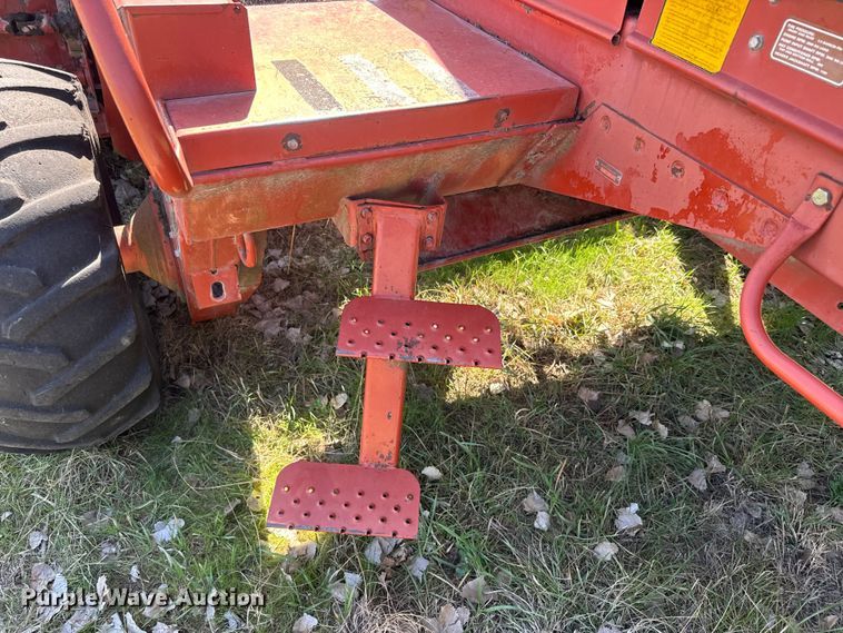 image for item EH5389 1987 Hesston 8200 swather / windrower