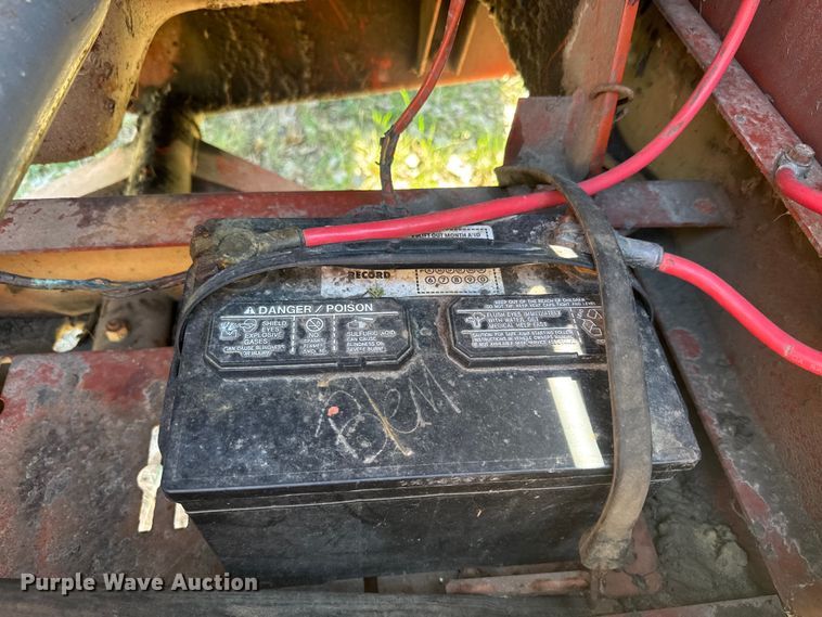 image for item EH5389 1987 Hesston 8200 swather / windrower