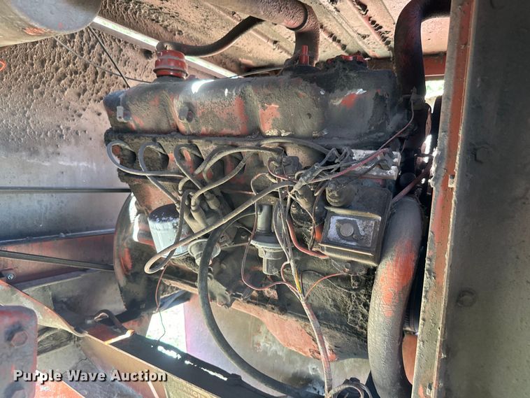 image for item EH5389 1987 Hesston 8200 swather / windrower