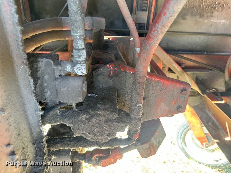 image for item EH5389 1987 Hesston 8200 swather / windrower