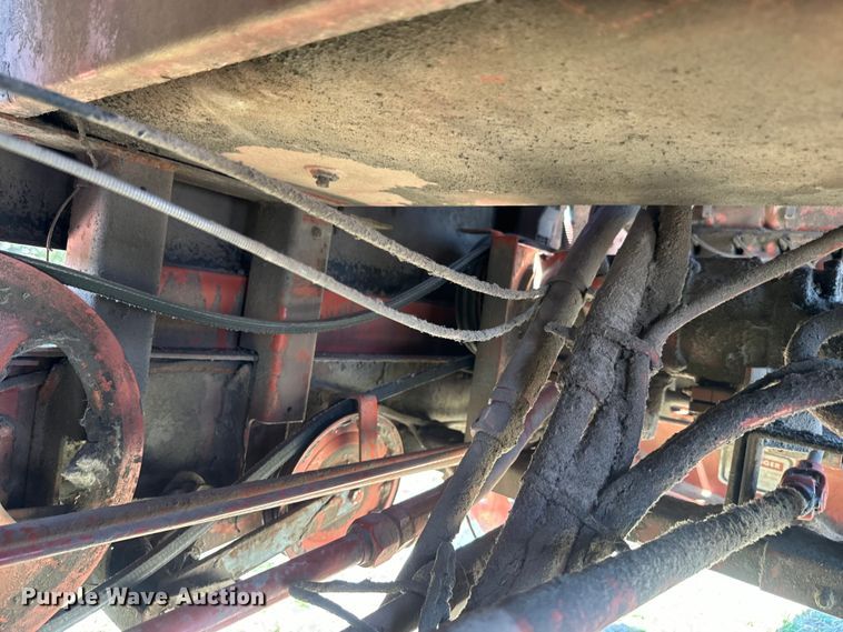 image for item EH5389 1987 Hesston 8200 swather / windrower