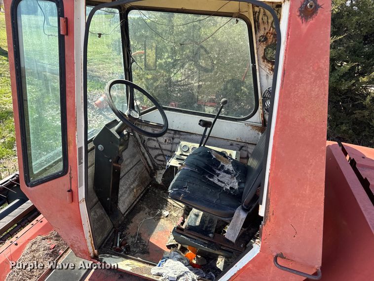 image for item EH5389 1987 Hesston 8200 swather / windrower