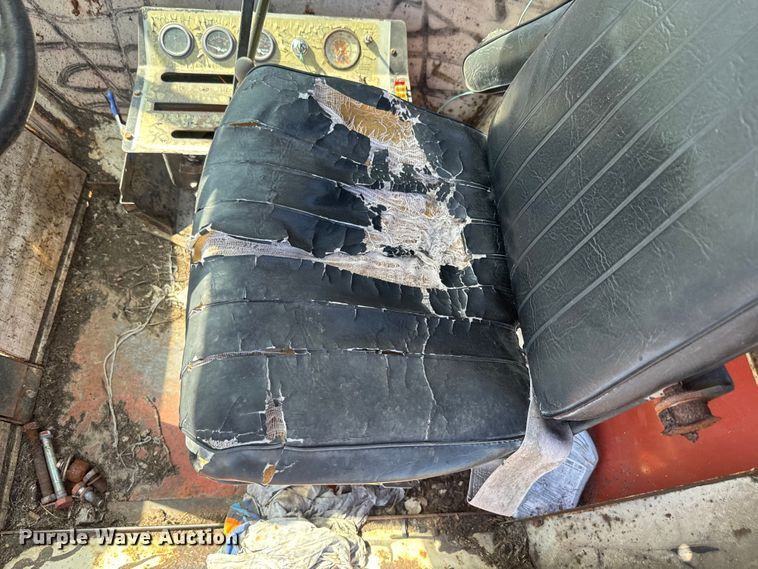 image for item EH5389 1987 Hesston 8200 swather / windrower