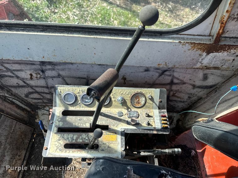 image for item EH5389 1987 Hesston 8200 swather / windrower