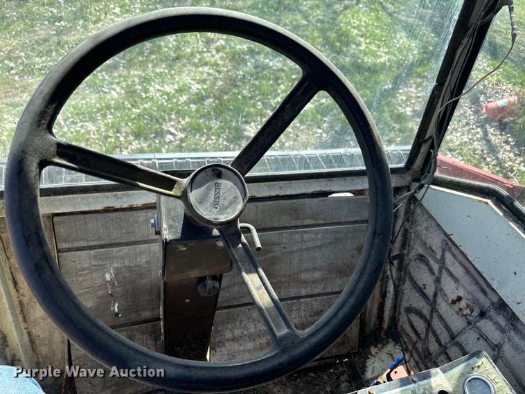 image for item EH5389 1987 Hesston 8200 swather / windrower