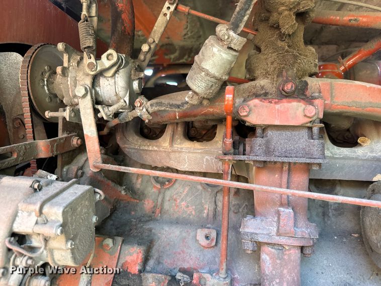 image for item EH5389 1987 Hesston 8200 swather / windrower