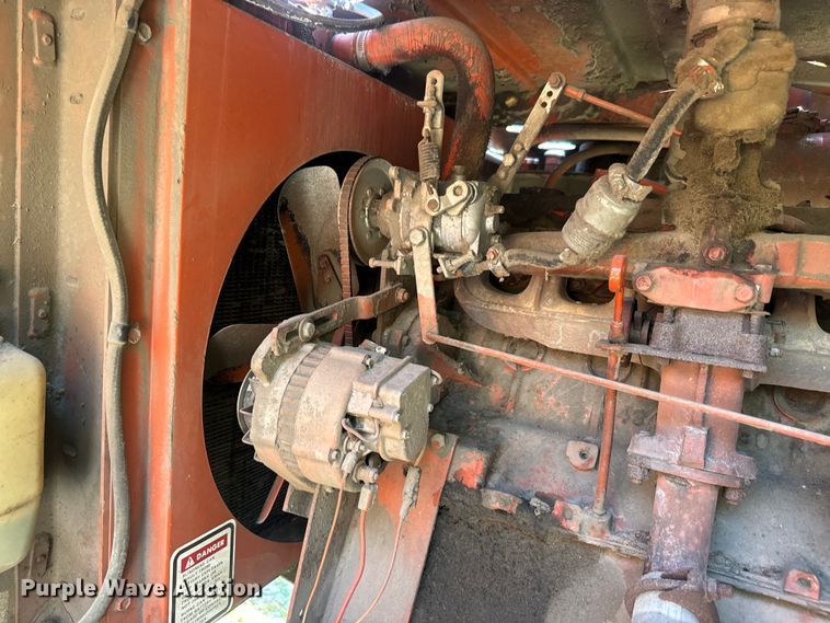 image for item EH5389 1987 Hesston 8200 swather / windrower