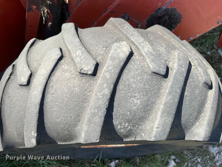 image for item EH5389 1987 Hesston 8200 swather / windrower