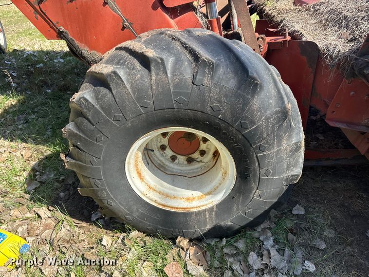 image for item EH5389 1987 Hesston 8200 swather / windrower