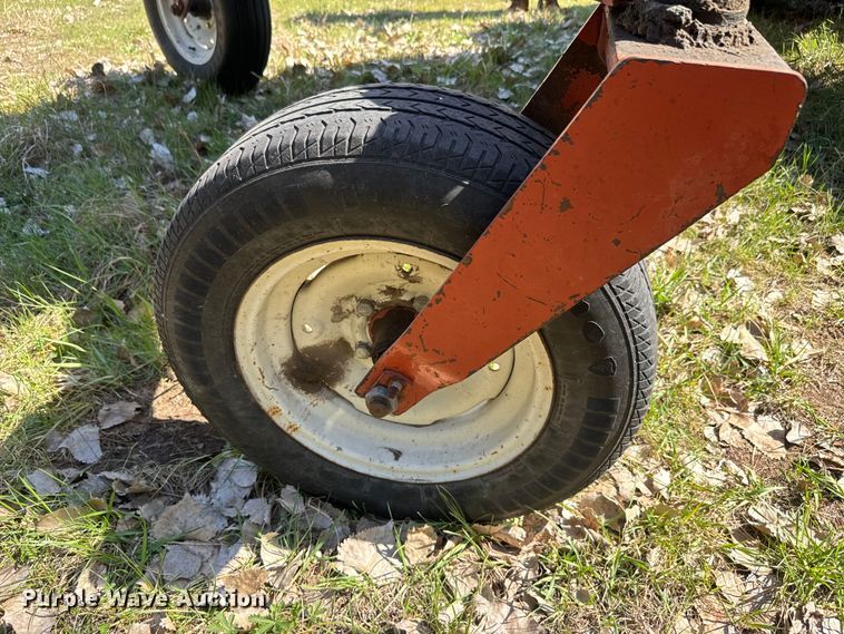 image for item EH5389 1987 Hesston 8200 swather / windrower