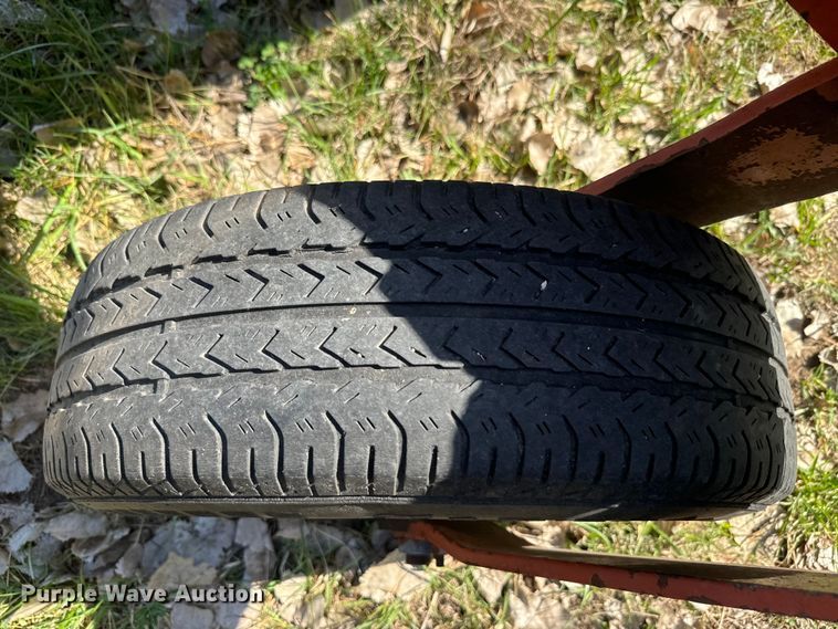 image for item EH5389 1987 Hesston 8200 swather / windrower